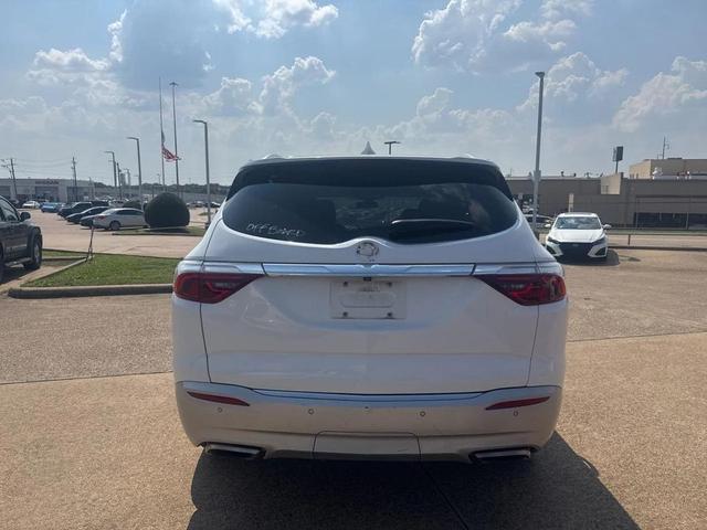 Photo of 2023 White Frost Tricoat Buick Enclave