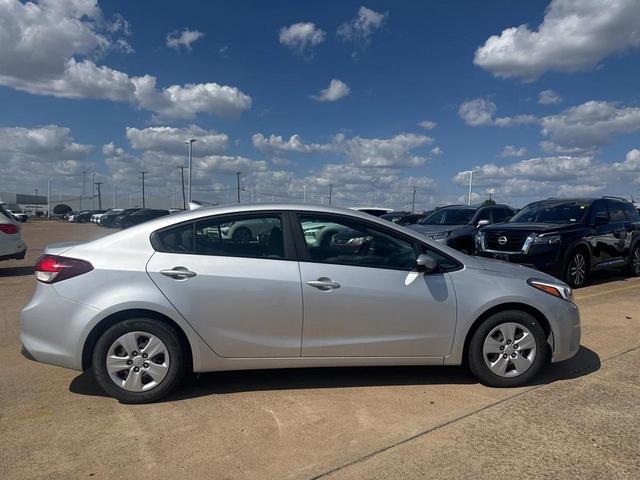 Photo of 2017 Silky Silver Kia Forte