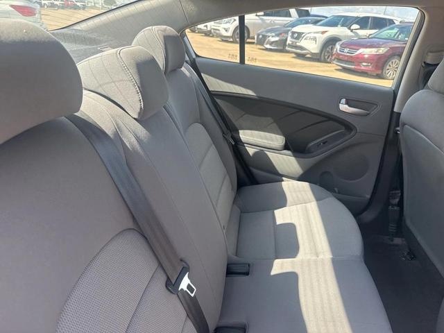 Photo of 2017 Silky Silver Kia Forte