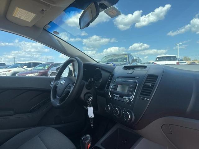 Photo of 2017 Silky Silver Kia Forte