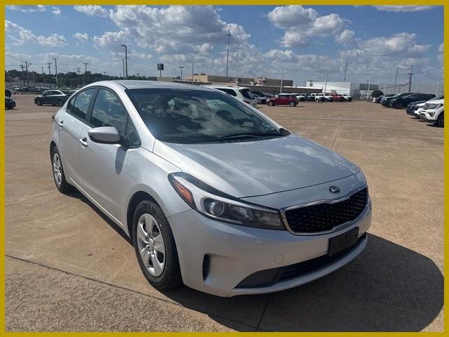 Photo of 2017 Silky Silver Kia Forte