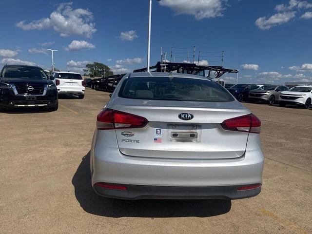 Photo of 2017 Silky Silver Kia Forte