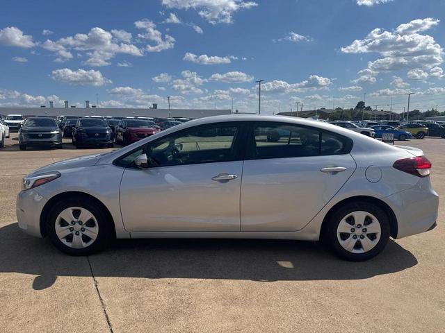 Photo of 2017 Silky Silver Kia Forte