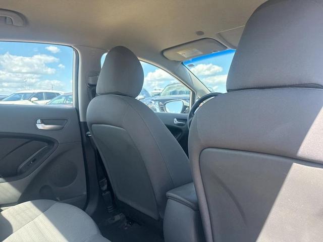Photo of 2017 Silky Silver Kia Forte