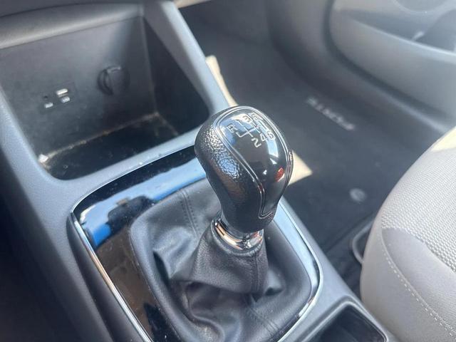 Photo of 2017 Silky Silver Kia Forte