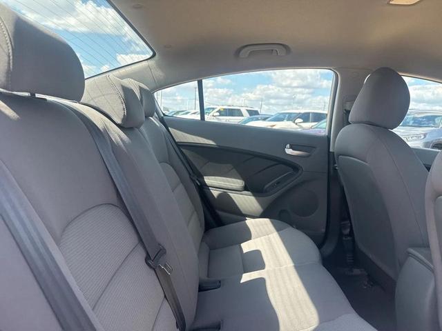 Photo of 2017 Silky Silver Kia Forte