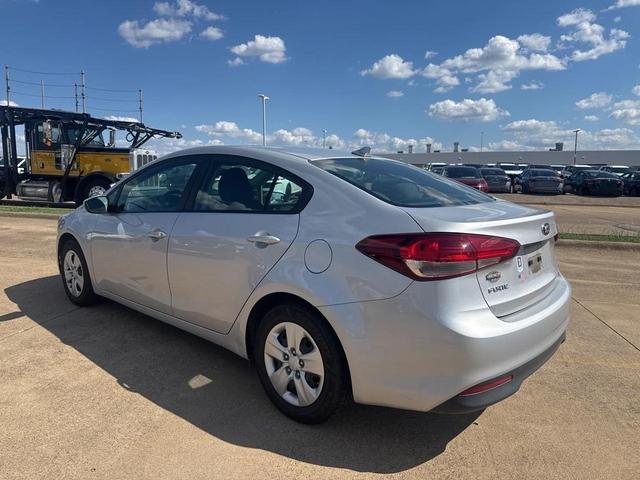 Photo of 2017 Silky Silver Kia Forte
