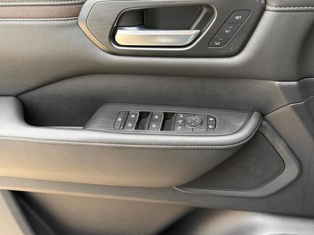 Photo of 2025 Super Black Nissan Armada