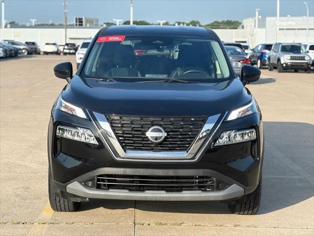 Photo of 2022 Super Black Nissan Rogue
