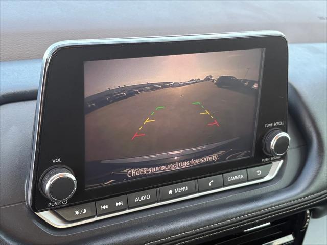 Photo of 2022 Super Black Nissan Rogue