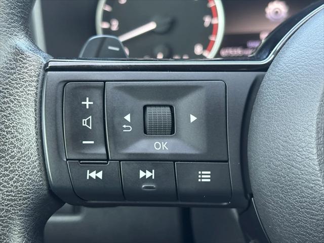 Photo of 2022 Super Black Nissan Rogue