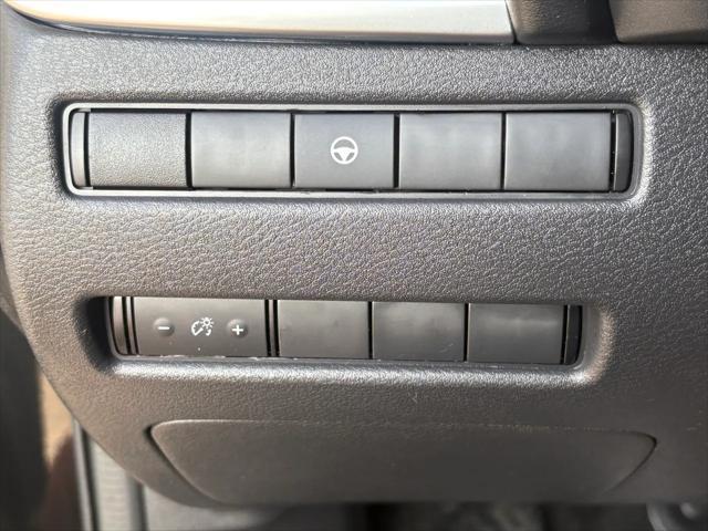 Photo of 2022 Super Black Nissan Rogue