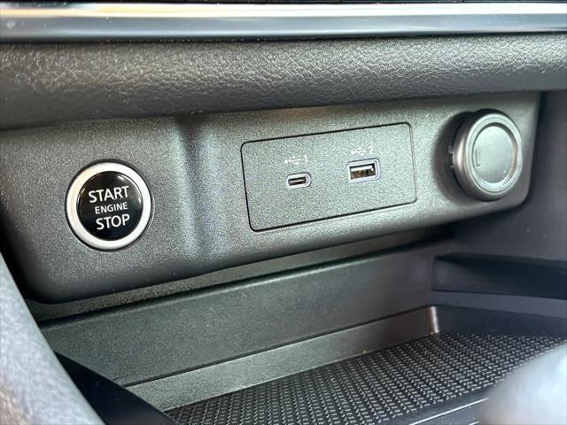 Photo of 2022 Super Black Nissan Rogue