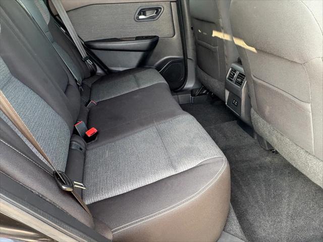 Photo of 2022 Super Black Nissan Rogue