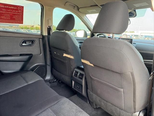 Photo of 2022 Super Black Nissan Rogue