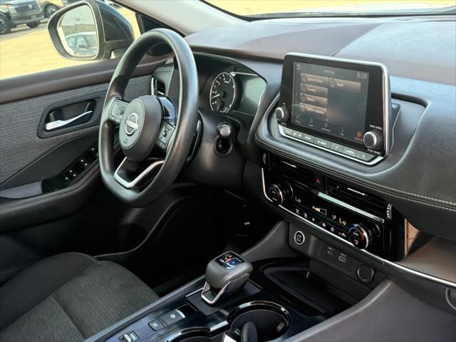 Photo of 2022 Super Black Nissan Rogue