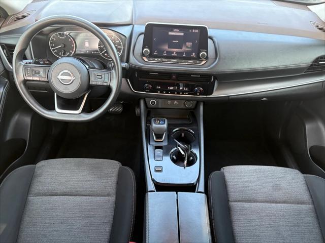 Photo of 2022 Super Black Nissan Rogue