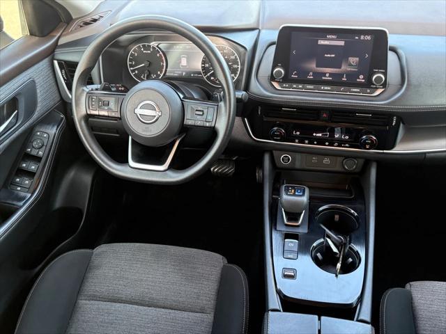 Photo of 2022 Super Black Nissan Rogue