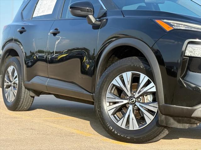 Photo of 2022 Super Black Nissan Rogue