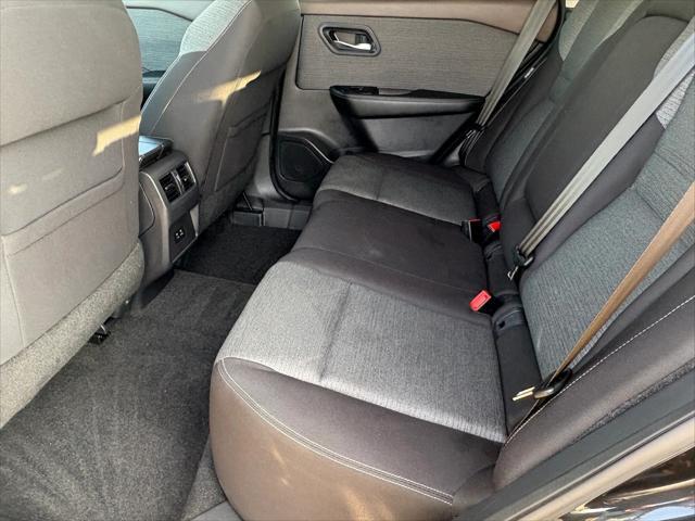 Photo of 2022 Super Black Nissan Rogue