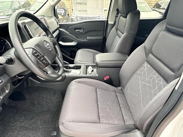 Photo of 2025 Glacier White Nissan Frontier