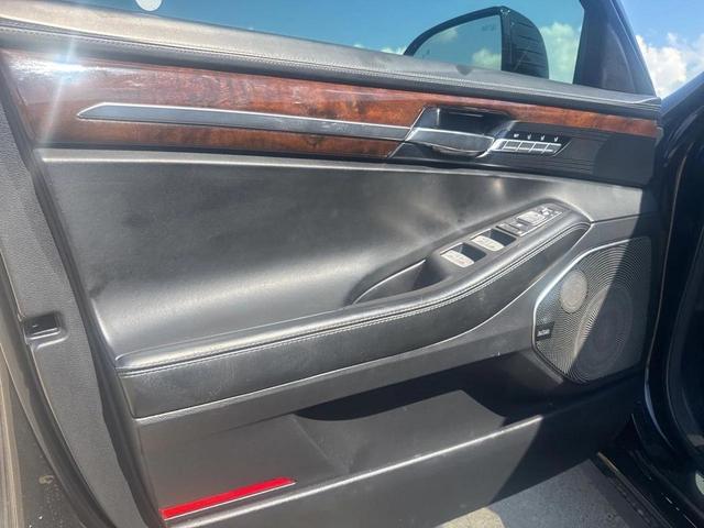 Photo of 2018 Victoria Black Genesis G90