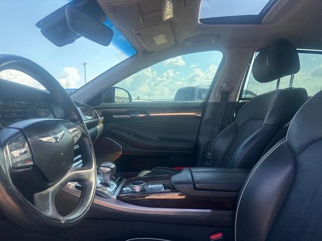 Photo of 2018 Victoria Black Genesis G90