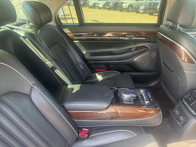 Photo of 2018 Victoria Black Genesis G90