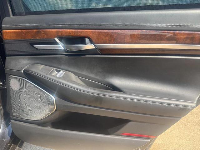 Photo of 2018 Victoria Black Genesis G90