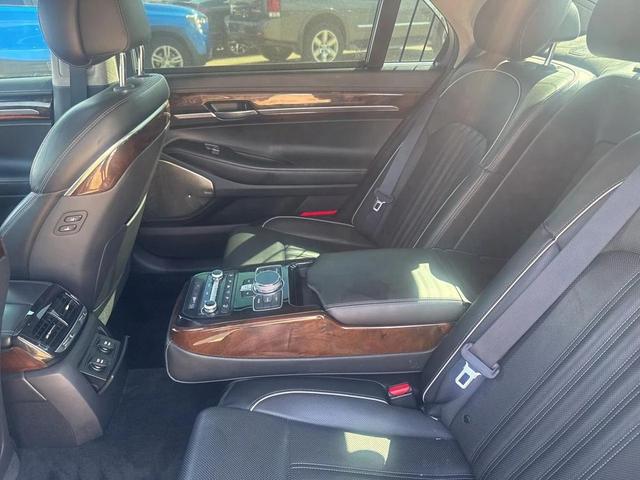Photo of 2018 Victoria Black Genesis G90