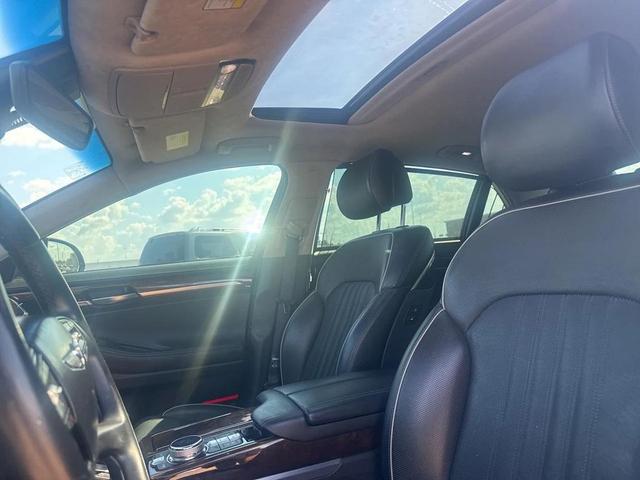 Photo of 2018 Victoria Black Genesis G90