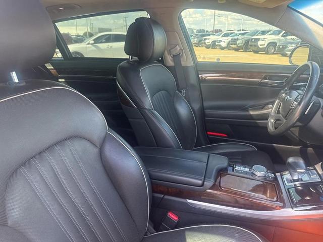 Photo of 2018 Victoria Black Genesis G90