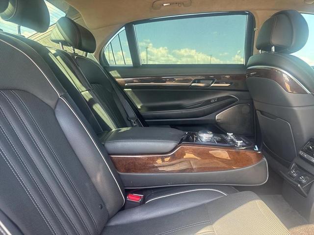 Photo of 2018 Victoria Black Genesis G90