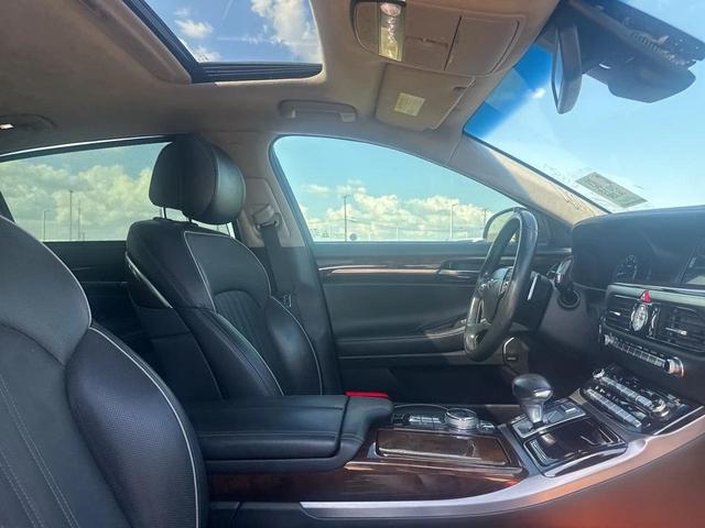 Photo of 2018 Victoria Black Genesis G90