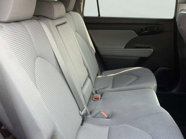 Photo of 2023 Ruby Flare Pearl Toyota Highlander