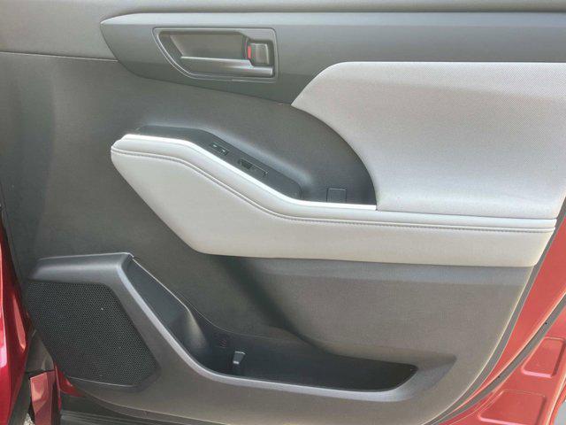 Photo of 2023 Ruby Flare Pearl Toyota Highlander