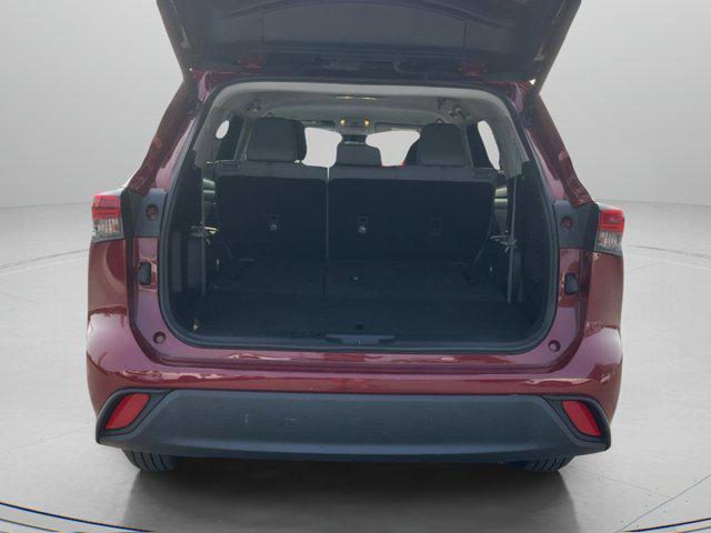 Photo of 2023 Ruby Flare Pearl Toyota Highlander