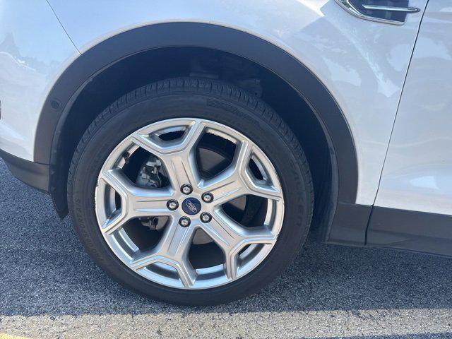 Photo of 2019 White Platinum Ford Escape