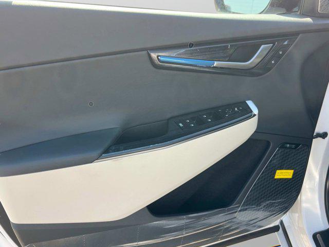 Photo of 2025 Glacier White Pearl Kia EV6