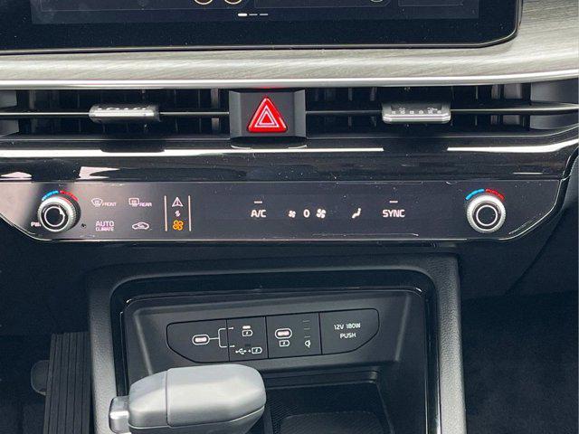 Photo of 2025 Snow White Pearl Kia K5