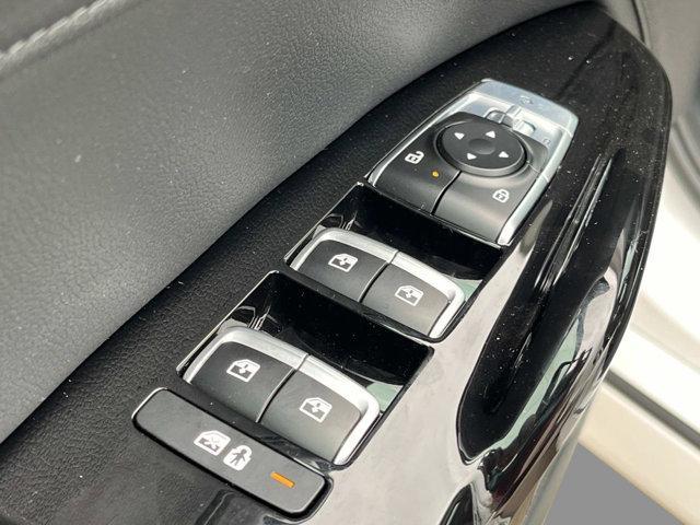 Photo of 2025 Snow White Pearl Kia K5