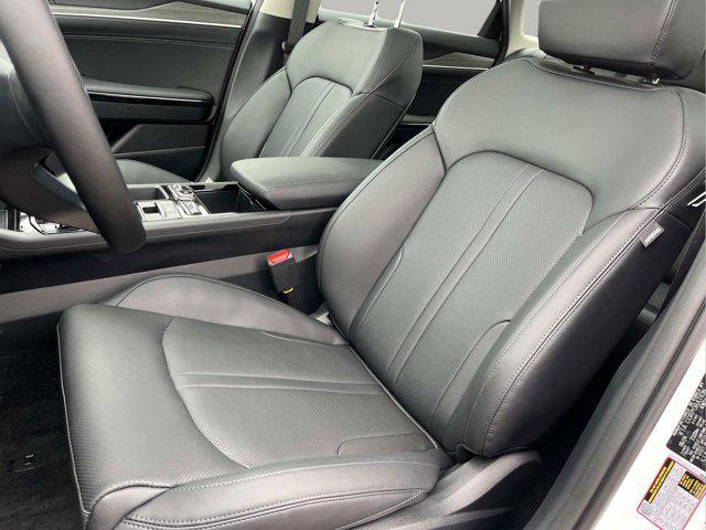 Photo of 2025 Snow White Pearl Kia K5