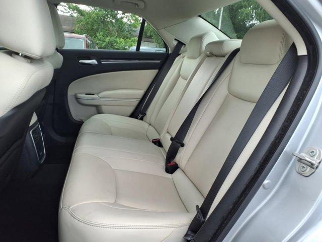 Photo of 2023 Silver Mist Clearcoat Chrysler 300