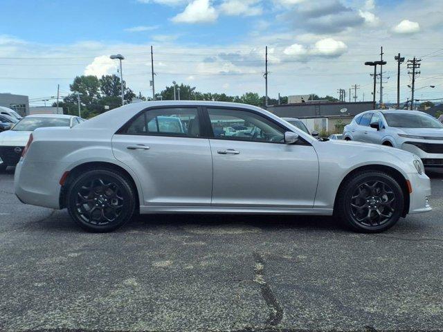 Photo of 2023 Silver Mist Clearcoat Chrysler 300