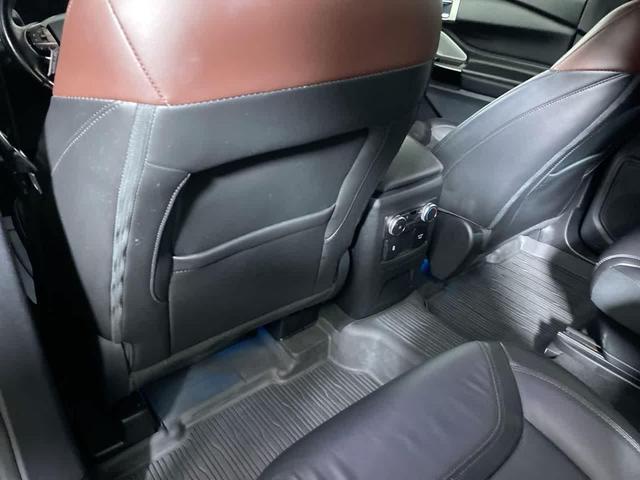 Photo of 2022 BURGUNDY VELVET MET TINT CC Ford Explorer