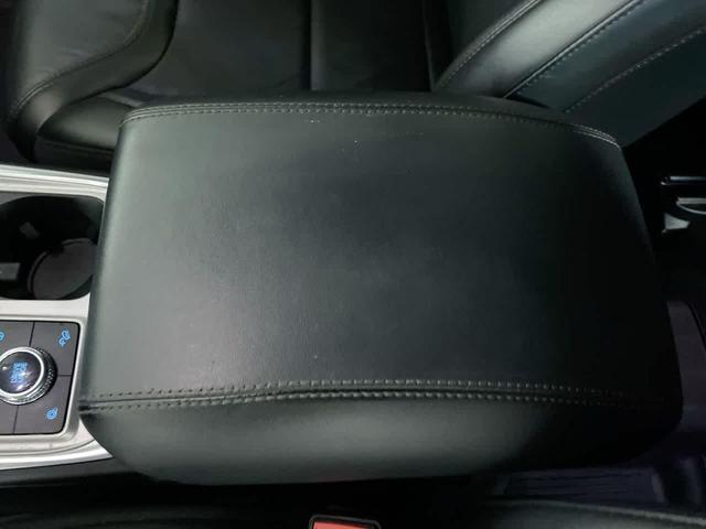 Photo of 2022 BURGUNDY VELVET MET TINT CC Ford Explorer