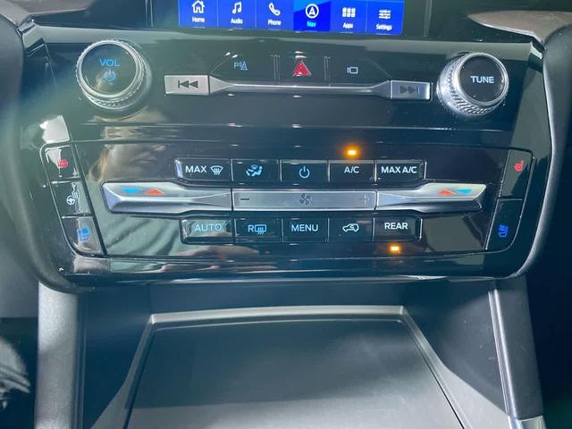 Photo of 2022 BURGUNDY VELVET MET TINT CC Ford Explorer