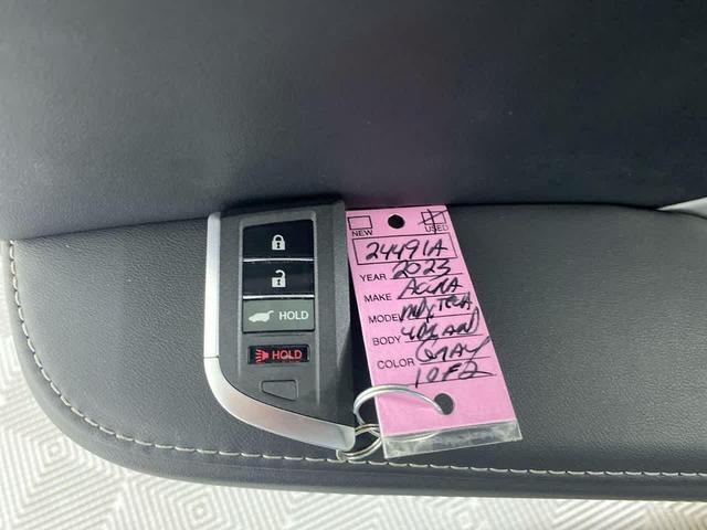 Photo of 2023 Lunar Silver Metallic Acura MDX