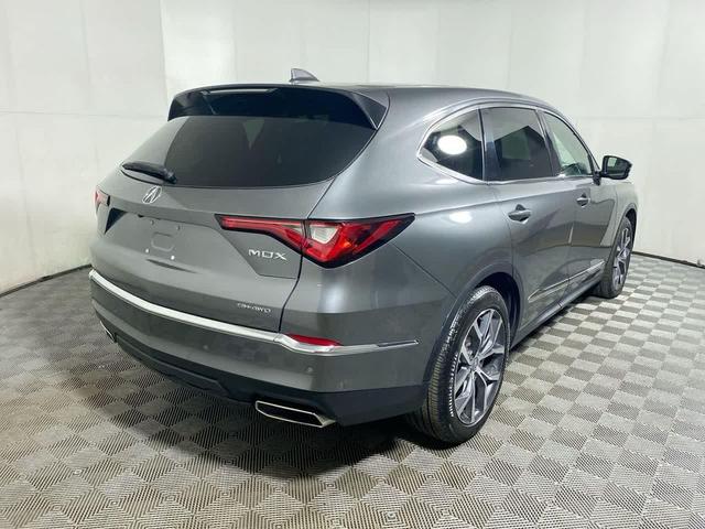 Photo of 2023 Lunar Silver Metallic Acura MDX
