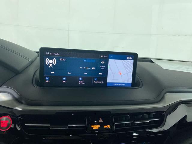 Photo of 2023 Lunar Silver Metallic Acura MDX